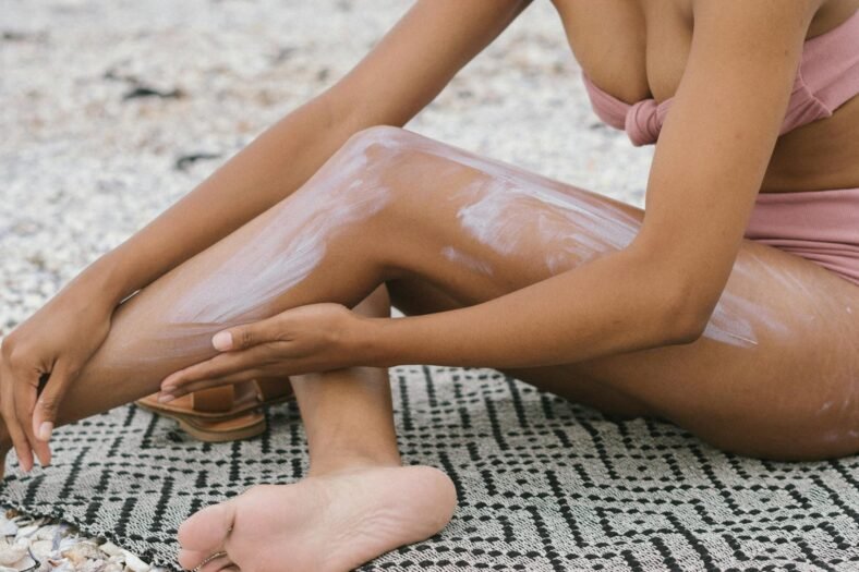 10 อันดับ ครีมกันแดดทาตัว ยี่ห้อไหนดี กันน้ำ กันเหงื่อ SPF สูง